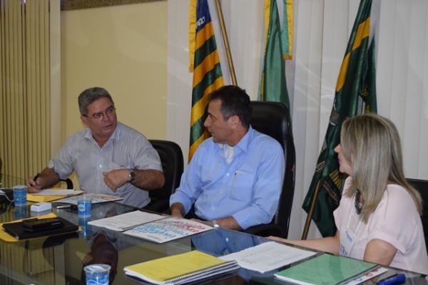 Prefeitura e Sebrae fecham parceria para Implementa&ccedil;&atilde;o da Lei Geral em Floriano.(Imagem:Waldemir Miranda)