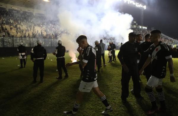 Análise: contra o Goiás, Vasco vive noite das mais tristes de São Januário