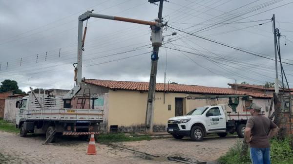 Prefeitura de Floriano realiza mais de 700 serviços de iluminação pública no mês de abril