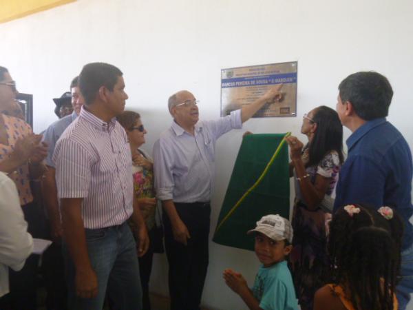 Wellington Dias inaugura quadra poliesportiva em São José do Peixe