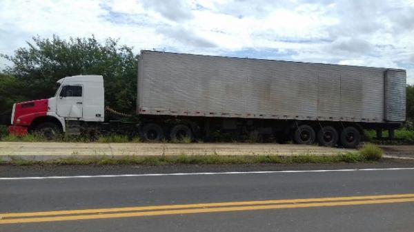 PRF recupera carreta um dia ap&oacute;s roubo no PI.(Imagem:PRF)