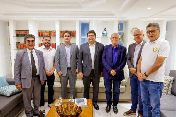 Governador se reúne no Palácio de Karnak com lideranças da base