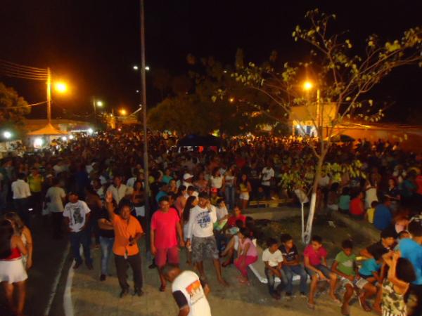Festa da Virada re&uacute;ne milhares de baronenses para comemorar chegada de 2016.(Imagem:FlorianoNews)