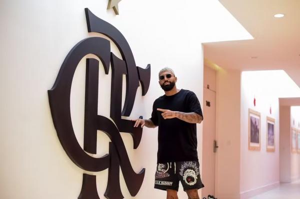 Gabigol chega ao Ninho para se reapresentar ao Flamengo depois de 36 dias afastado