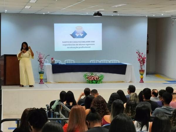 Primeira palestra com a egressa do Curso de Administra&ccedil;&atilde;o do CAFS, Marina Bezerra da Silva.(Imagem:Divulga&ccedil;&atilde;o)