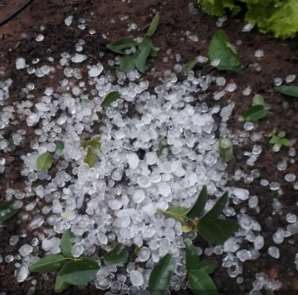 Chuva de granizo provoca estragos na cidade de Currais, no Sul do Piauí