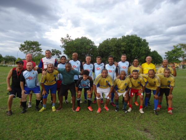 Jogo marca confraternização entre amigos em Floriano