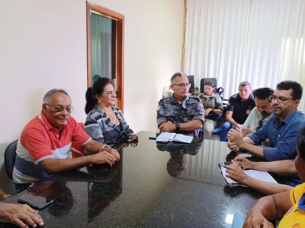 Autoridades, entidades e empres&aacute;rios se re&uacute;nem para discutir seguran&ccedil;a em Floriano.(Imagem:FlorianoNews)