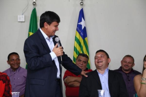 Governador participa de posse do novo presidente da Ampar e fala sobre situação do estado