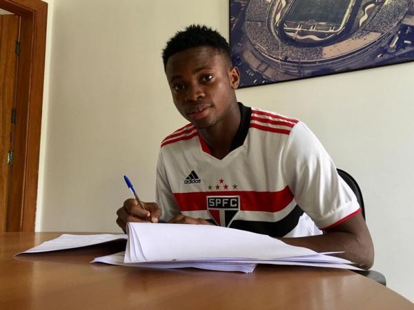 O atacante chegou a ter um contrato registrado no balanço financeiro com o São Paulo no meio do ano passado. O compromisso valia até junho deste ano. A princípio, Balogun chegaria(Imagem:Reprodução)
