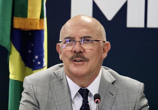 Ministro diz que mudança no Enem só tem validade após homologação pelo MEC
