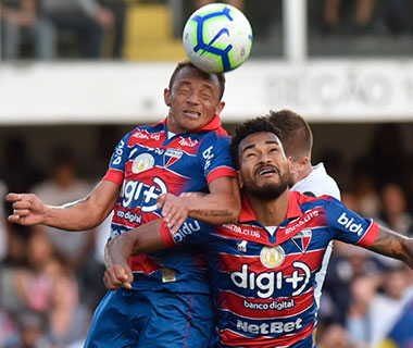 Santos abre 3 a 0, mas Fortaleza reage e empata na Vila Belmiro