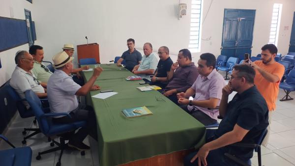 SICOMFLOR e Associação Comercial apresentam lei que favorece micro e pequenas empresas