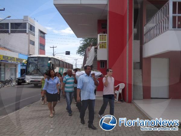 Fi&eacute;is participaram da Prociss&atilde;o do Senhor Ressuscitado em Floriano.(Imagem:FlorianoNews)