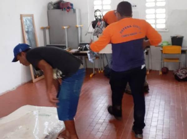 Defesa Civil leva famílias de volta para casa em Campo Maior
