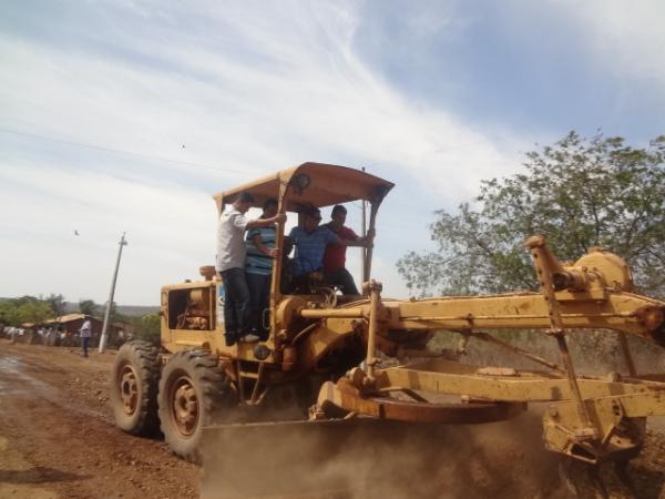 Prefeitura visita obras de recupera&ccedil;&atilde;o em estradas.(Imagem:FlorianoNews)