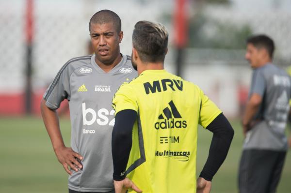 CSA x Flamengo: Rubro-Negro tem quatro desfalques confirmados. Confira escalação provável