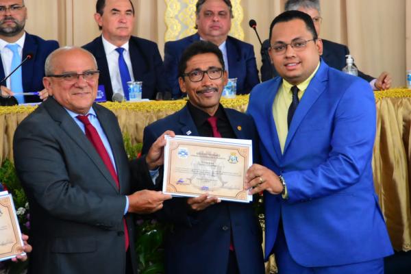 Sess&atilde;o Solene concede t&iacute;tulos de cidadania em homenagem aos 126 anos de Floriano(Imagem:CMF)