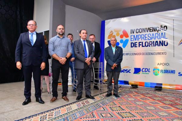 Presidente Joab Curvina representa a Câmara Municipal na IV Convenção Empresarial de Floriano.(Imagem:CMF)