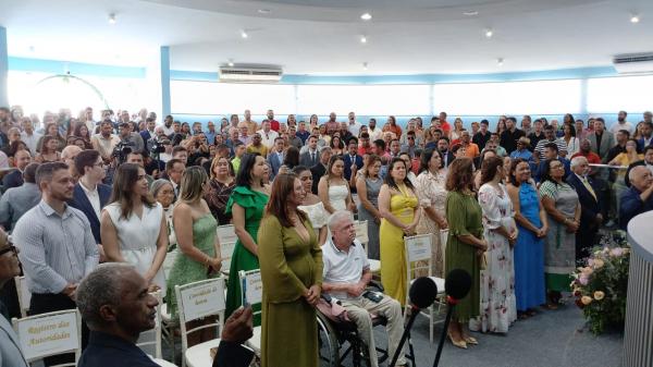 Floriano dá início ao novo ciclo administrativo com posse do prefeito, vice e vereadores(Imagem:FlorianoNews)