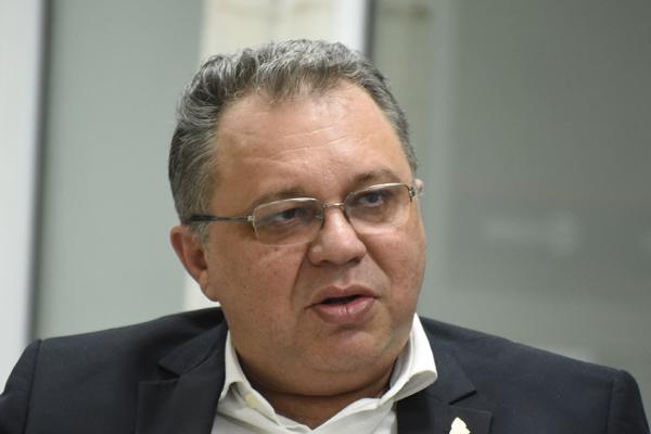 Hospitais privados estão com leitos esgotados para Covid-19, reafirma Florentino Neto