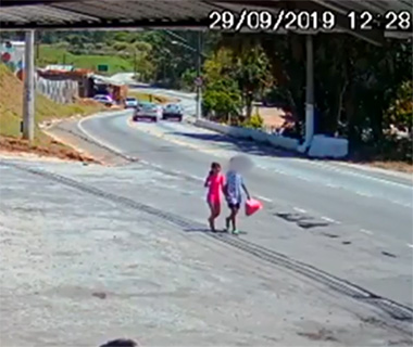 Garoto diz que brincou com menina antes de matá-la