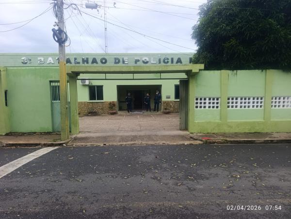 Homem é conduzido à delegacia após agredir familiares no bairro Canoas, em Floriano