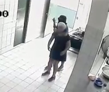 Estudante invade escola armado com faca e rouba funcionárias