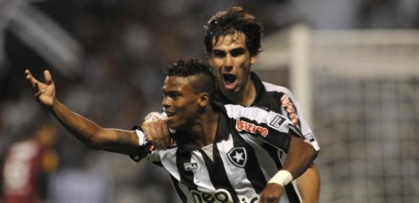 Botafogo vence, consolida recuperação e afunda o Atlético-MG na rabeira