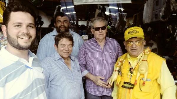 Em visita a Floriano, Avelino Neiva fala sobre obra de esgotamento sanitário