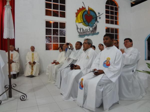 Di&aacute;cono Jos&eacute; Saraiva J&uacute;nior foi ordenado Presb&iacute;tero na par&oacute;quia Sant?Ana em Floriano.(Imagem:FlorianoNews)