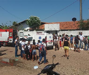 Estudantes têm "surto" em sala de aula e escola investiga caso