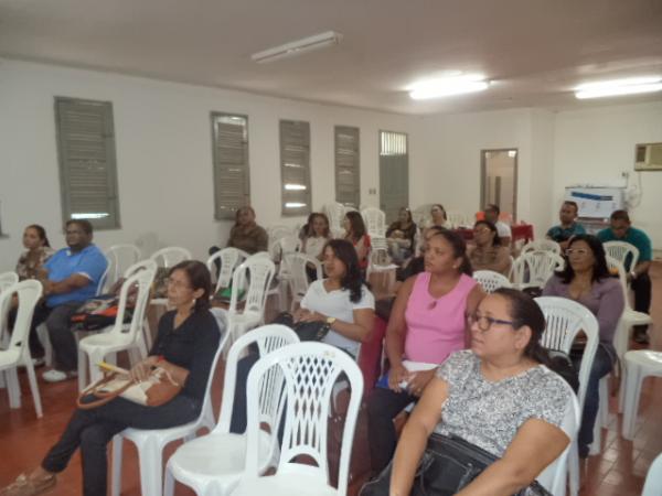 Coordenadores e supervisores participam de reuni&atilde;o na Ger&ecirc;ncia Regional de Floriano.(Imagem:FlorianoNews)