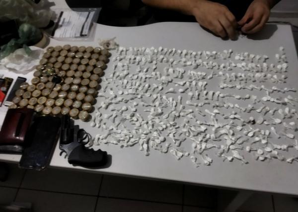 Apreens&atilde;o da pol&iacute;cia durante as abordagens.(Imagem: 23&ordm; BPM)