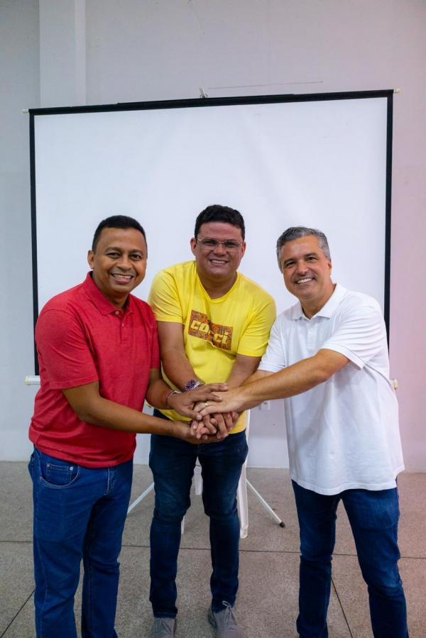 João Neto e Dr. Vinícius Nascimento fortalecem grupo político com importantes lideranças de Floriano