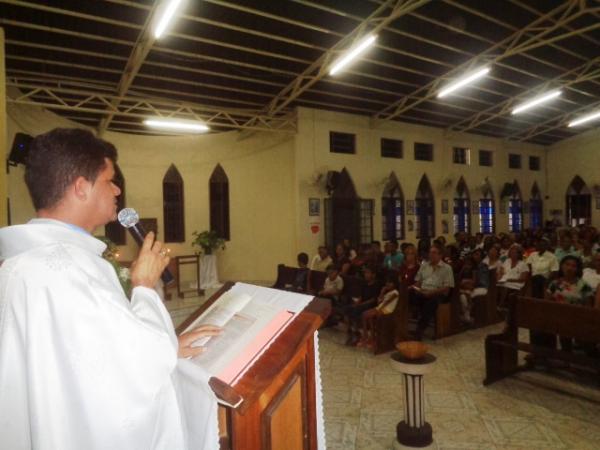 Procissão e missa encerram festejos à Santo Antônio em Floriano