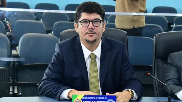 Vereadores de Floriano destacam legado do professor Robinson Pereira para a educação