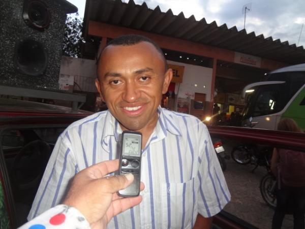 Carl&atilde;o, vereador eleito e Floriano agradece os votos recebidos (Imagem:FlorianoNews)