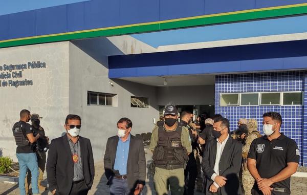 Delegados Carlos C&eacute;sar e Willame Moraes, major Audivan Nunes, e os secret&aacute;rios estaduais Rubens Pereira e Carlos Edilson.(Imagem:Divulga&ccedil;&atilde;o/PC-PI)