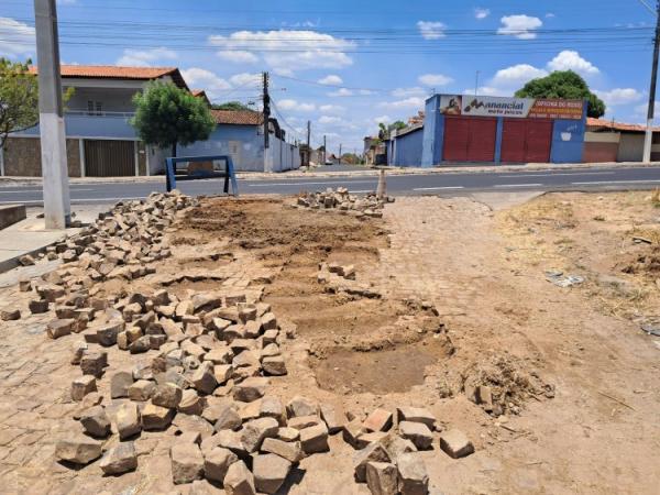 Prefeitura de Floriano realiza opera&ccedil;&atilde;o Tapa-Buracos em mais de 30 vias p&uacute;blicas no m&ecirc;s de outubro(Imagem:Secom)