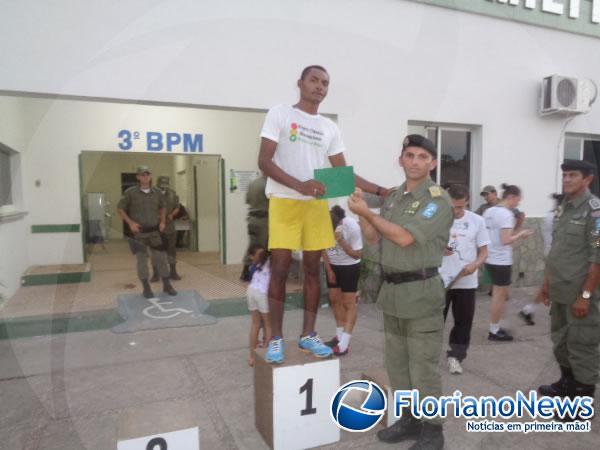 Edilson Medrade, ganhador da corida em 2014, recebeu pr&ecirc;mio por participa&ccedil;&atilde;o.(Imagem:FlorianoNews)