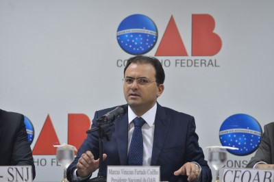 Presidente da OAB diz que Dilma deve pedir desculpas à Nação