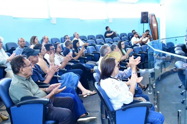 &Uacute;ltimo adeus ao ex-vereador Gilberto Guerra re&uacute;ne familiares, amigos e autoridades em Floriano(Imagem:CMF)