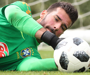 Seleção brasileira faz seu último treino na Inglaterra