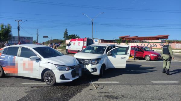 Colisão envolvendo três veículos deixa uma pessoa ferida na BR-343