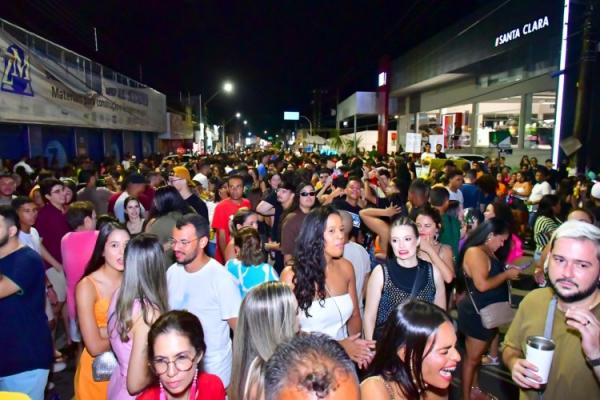 Arrast&atilde;o com Tony Salles marca abertura do Carnaval 2025 em Floriano(Imagem:Secom)