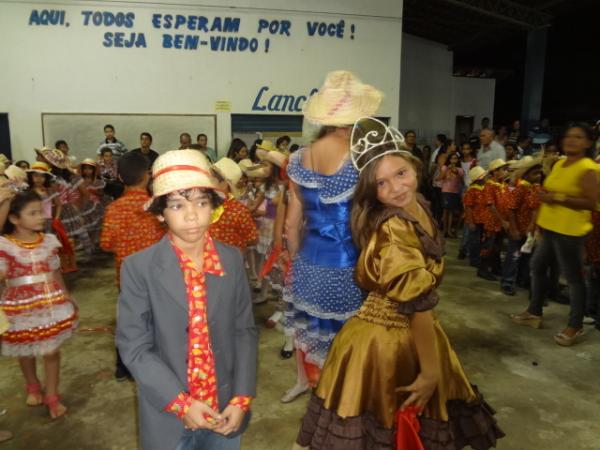 Col&eacute;gio Imparcial realizou tradicional Festa Junina em Bar&atilde;o de Graja&uacute;.(Imagem:FlorianoNews)