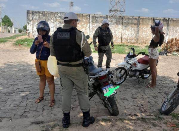 3º BPM realiza operação de trânsito no bairro Tiberão para reforçar a segurança viária