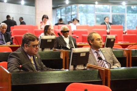 Plenário aprova Frente Parlamentar e mais dez matérias