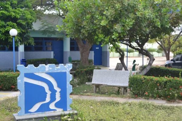 Concurso com 51 vagas para professores e salário de até R$ 16 mil está com inscrições abertas